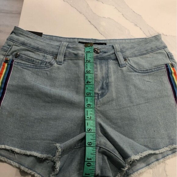 NWT Hot Topics BlackHeart Jean Shorts - Picture 8 of 14